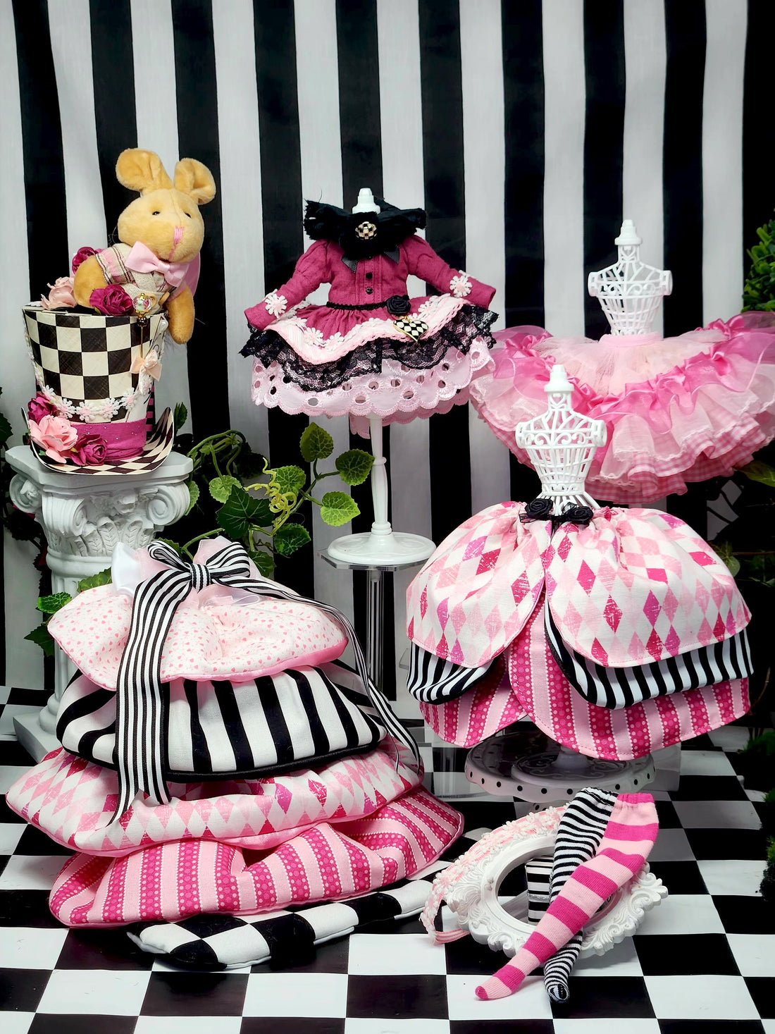 OOAK Blythe Outfit: Alice in Wonderland, Cheshire Cat Outfit, Top Hat, 9-Pc Ensemble, Victorian Whimsical Fashion