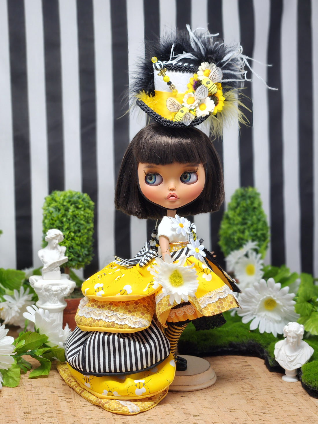 Blythe FA, Custom, OOAK, Queen Bee, FA, 14-Piece Ensemble