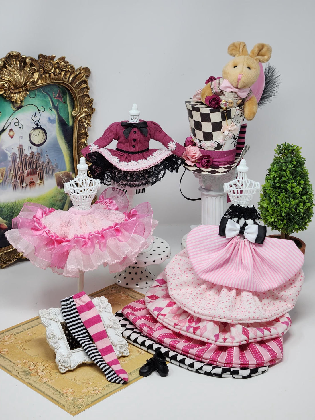 OOAK Blythe Doll: Alice in Wonderland Cheshire Cat Outfit, Top Hat